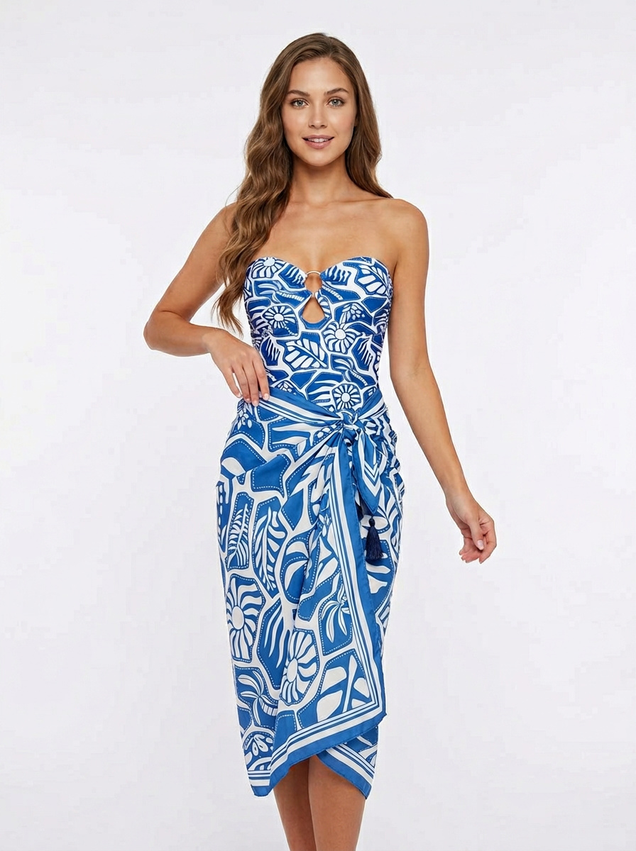 Traje de baño Laguna azul con pareo estampado